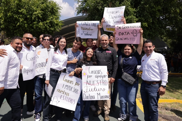 Ramírez Bedolla firma iniciativa para garantizar por ley D4ta, datos gratis para estudiantes de prep 