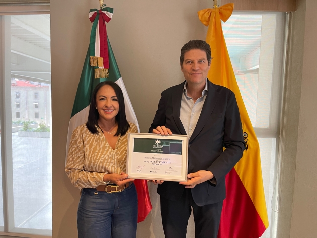 Recibe Alfonso Martínez reconocimiento internacional que distingue a Morelia como 