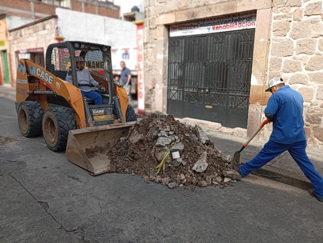 Ooapas da seguimiento integral a trabajos con retiro de escombro en distintos puntos de Morelia 