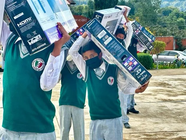 ¡Se logró! SEE entrega 3 mil pantallas para telesecundarias 