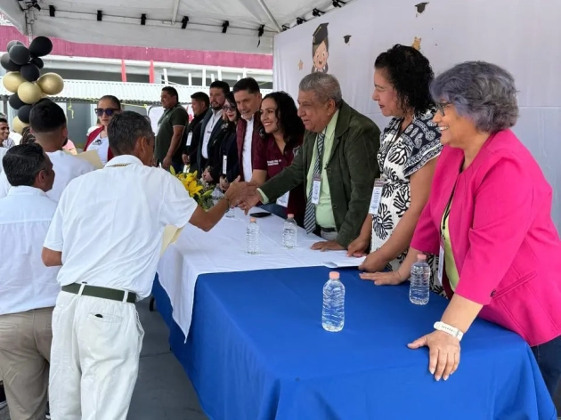 Reciben certificados de educación básica 30 internos del penal de Zamora 