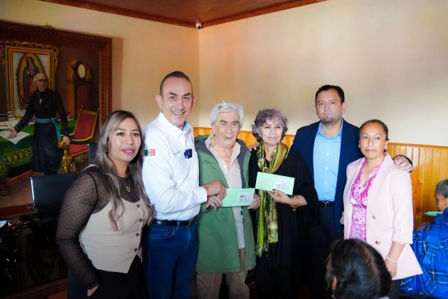 Semigrante cumple sueño de 22 adultos mayores de ver a su familia en EUA 