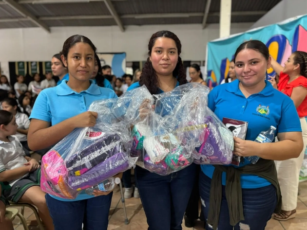 Arrancó caravana Jalo x las Mujeres; llevó productos menstruales a Apatzingán 