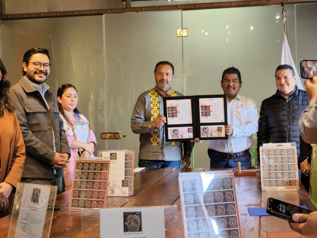 Julio Arreola coloca a Pátzcuaro en el mapa mundial con la cancelación de la estampilla Catrina Post 