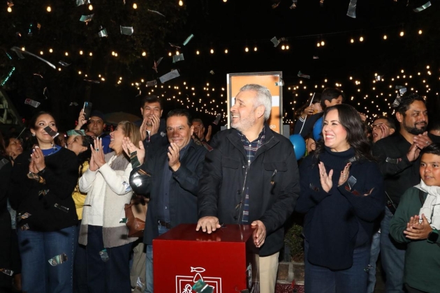 Luces, magia y alegría; el Gobernador Alfredo Ramirez Bedolla inaugura  la Villa Navideña en Morelia 