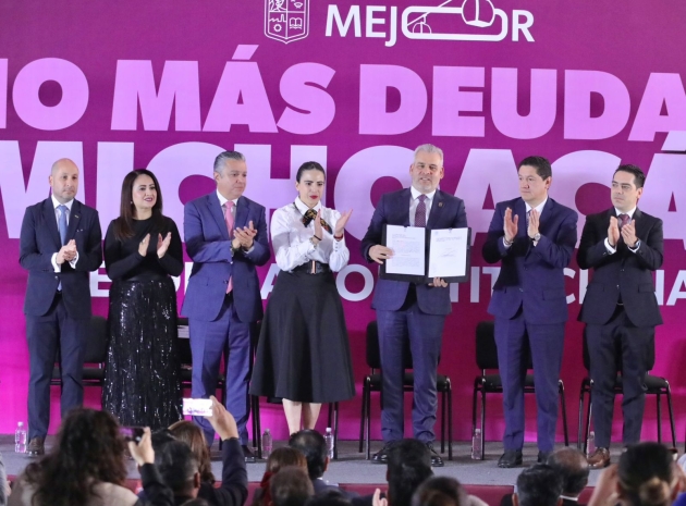 Ramírez Bedolla presenta reforma constitucional para frenar endeudamientos de largo plazo en Michoacán