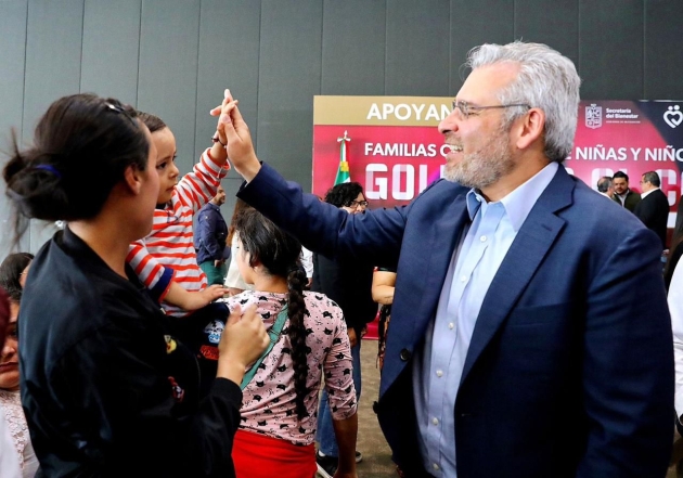 Entrega Ramírez Bedolla apoyos a 382 familias de niñas y niños con cáncer; garantiza continuidad a tratamientos