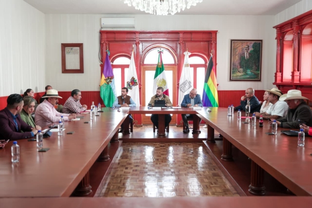 Raúl Zepeda refrenda atención y respaldo institucional a mezcaleros de Michoacán 